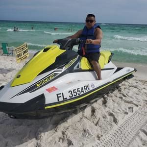 Meet your Posher, Víctor